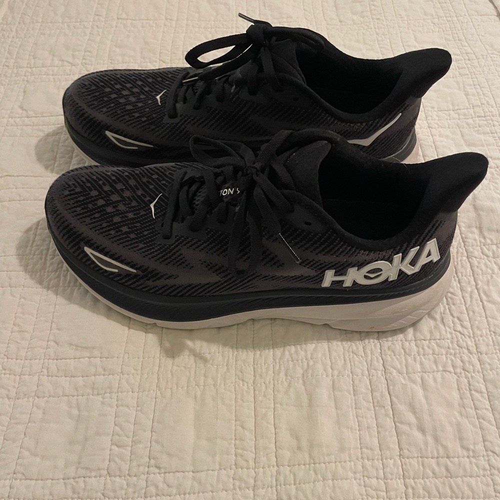 Hoka Black Clifton 9s